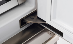 Bertazzoni-REF36BMBIPLT-hinge view