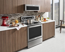 KitchenAid-KFEG500ESS-full view with kitchen