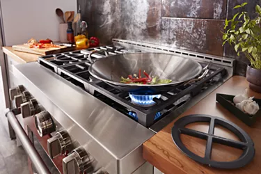 KitchenAid-KFGC506JSS-cooking view