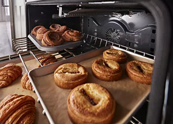 KitchenAid-KFGC506JSS-inside view with food items