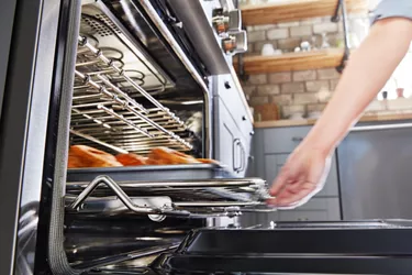 KitchenAid-KSIS730PSS-roll-out extension rack