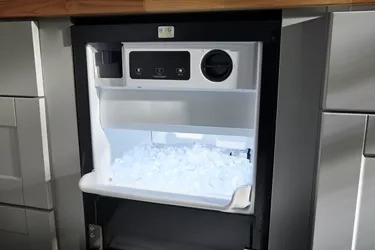 KitchenAid-KUID308HPS-ice making