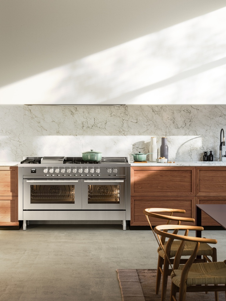 ILVE Professional Plus II 60" UP60FSQMPSS Dual Fuel Range, lifestyle