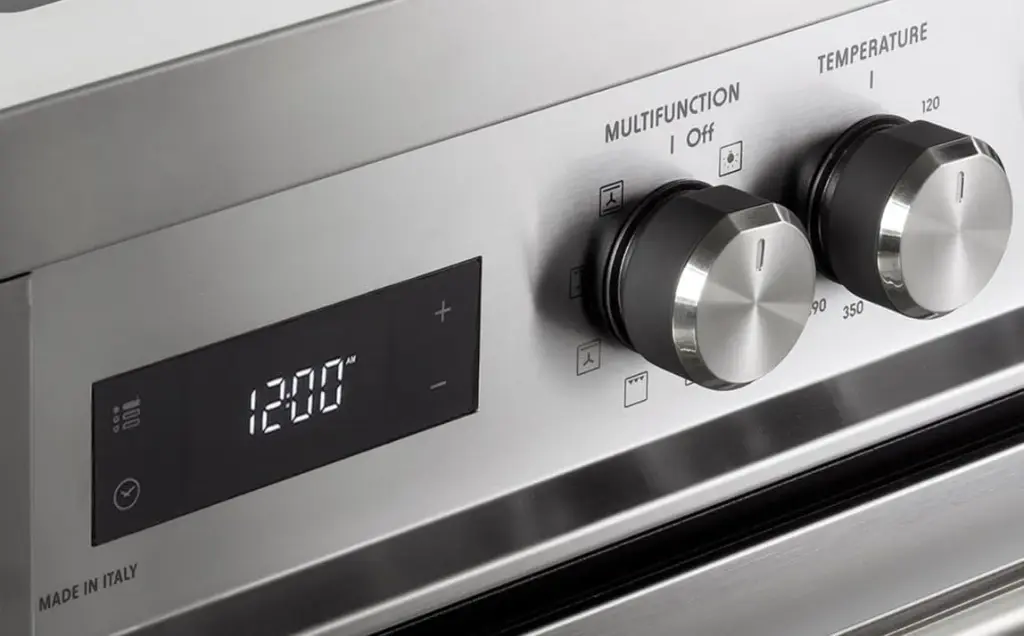 VUFSIE365SS close up on oven controls