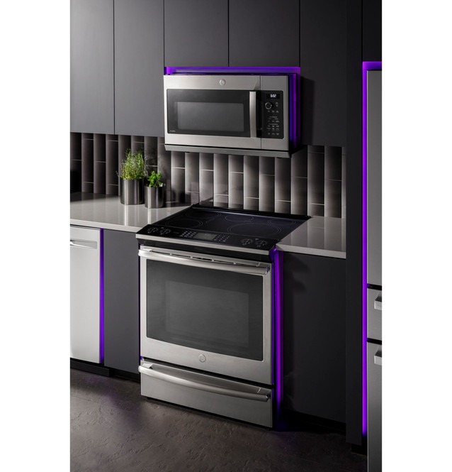 PVM9225SRSS lifestyle