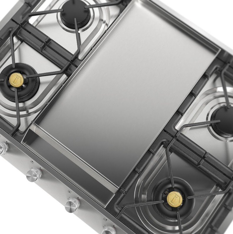 ILVE UHCP965FSS right angle close up on griddle