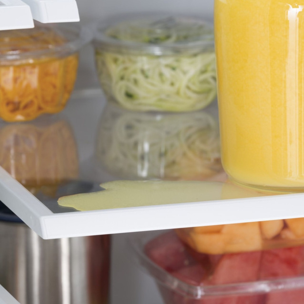 GWE22JYMFS spill-proof shelves