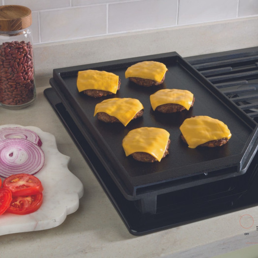 GE-JGP5036DLBB-Grilled Cheeseburger Prep