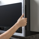 GE-PVM9005SJSS-Bottom control with integrated handle